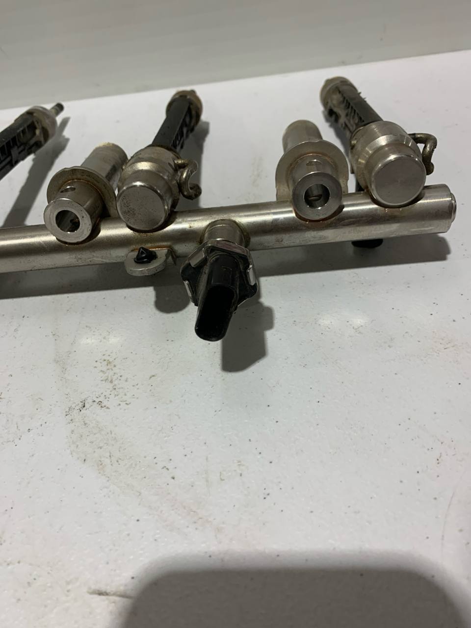 2018-2024 Jeep Wrangler Fuel Rail OEM