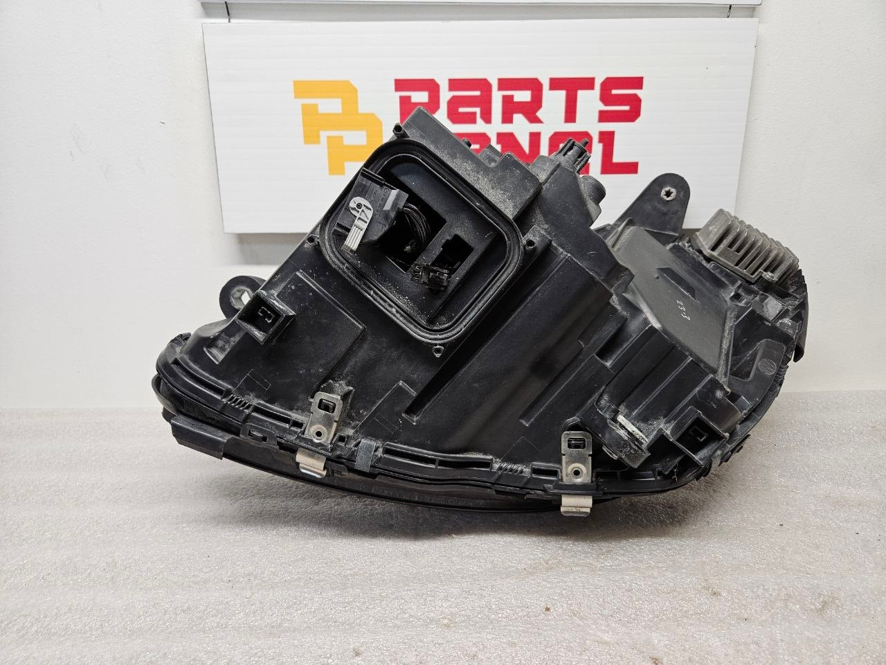2015-2021 Mercedes-Benz C-Class Passenger Side Headlight Assembly OEM
