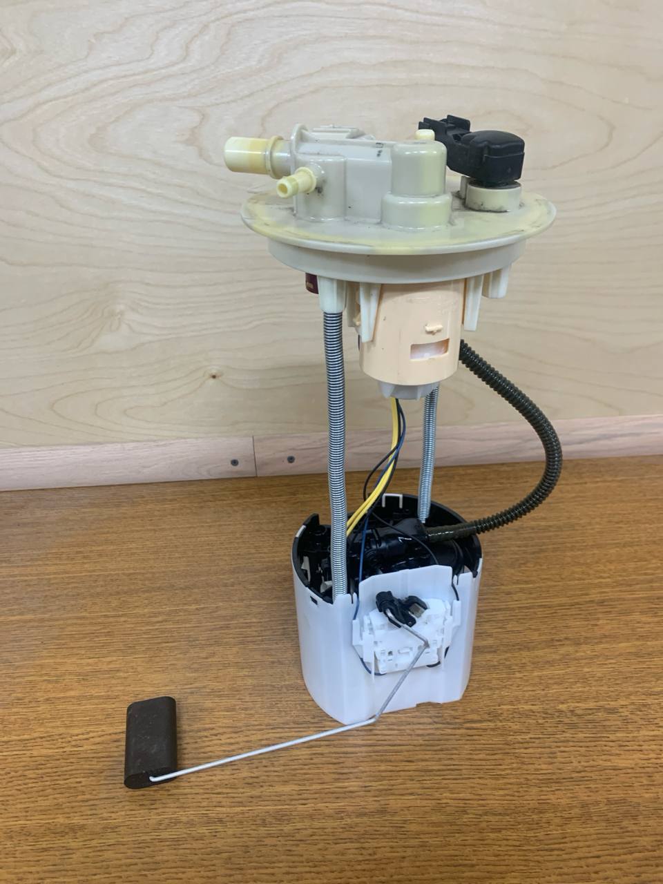 Fuel Pump Assembly OEM 84275113