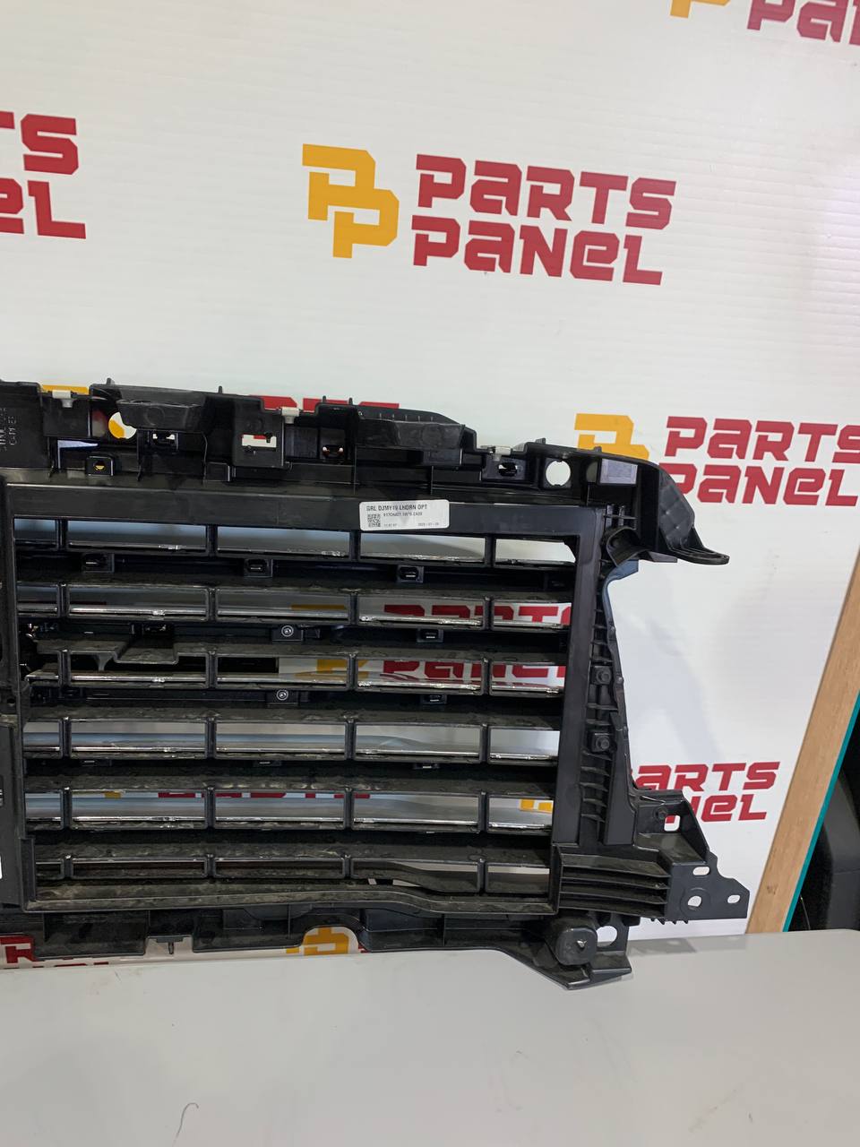 2019-2024 RAM 1500 Front Grille with Active Shutters OEM