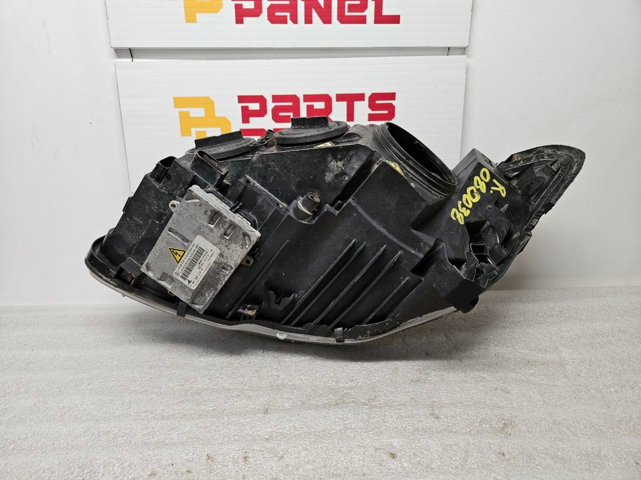 2007-2014 Mercedes-Benz CL-Class Passenger Side Headlight Assembly OEM