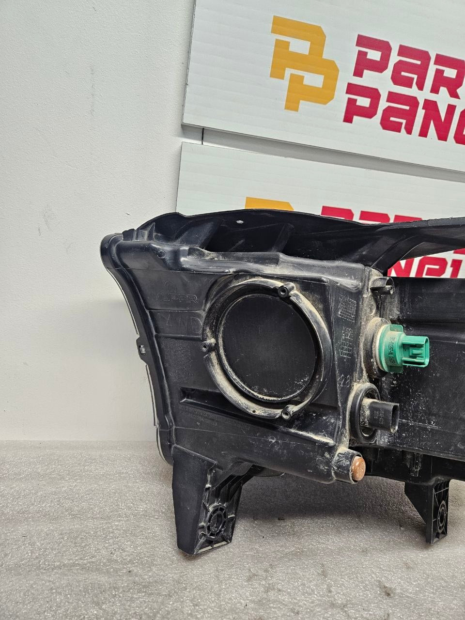 2016-2020 Dodge Durango Passenger Side RH Headlight OEM
