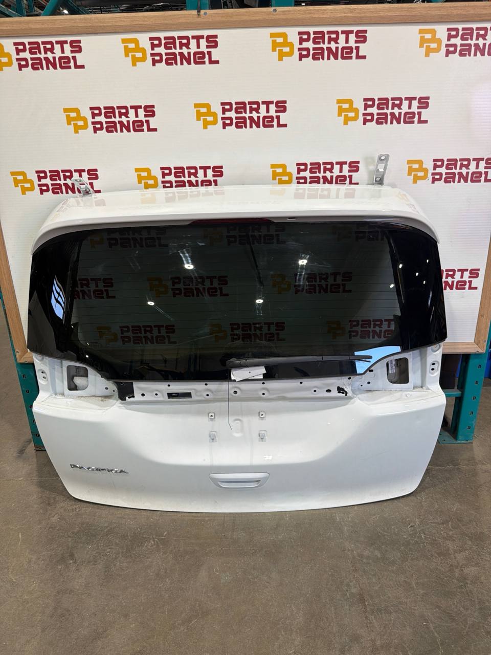 2017-2023 Chrysler Pacifica Rear Liftgate Trunk Lid OEM
