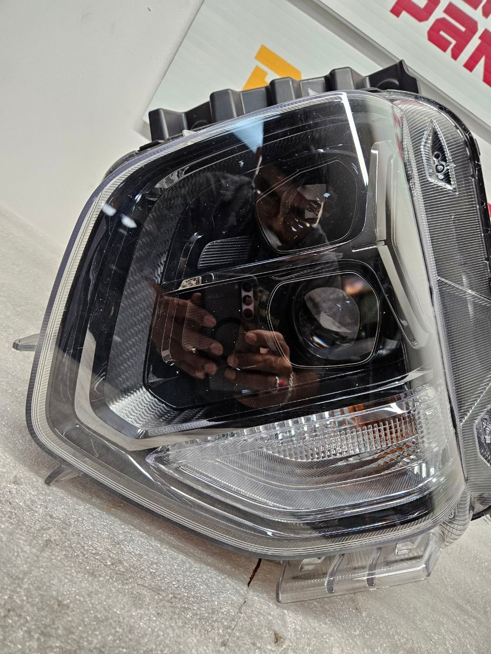 2022-2024 Hyundai Santa Cruz Headlight Assembly Passenger Side RH OEM