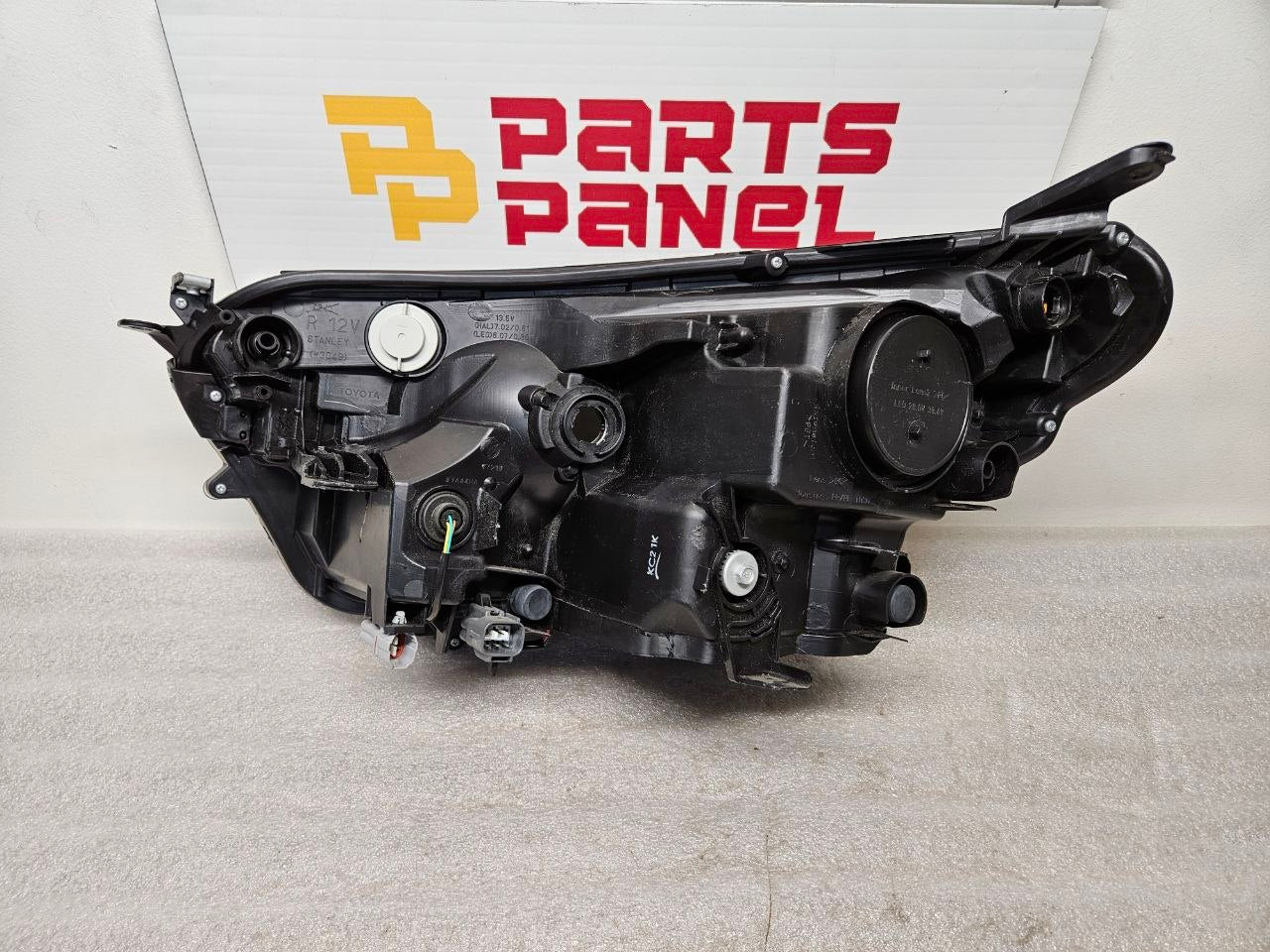 2019-2022 Toyota RAV4 Headlight Assembly Passenger Side OEM
