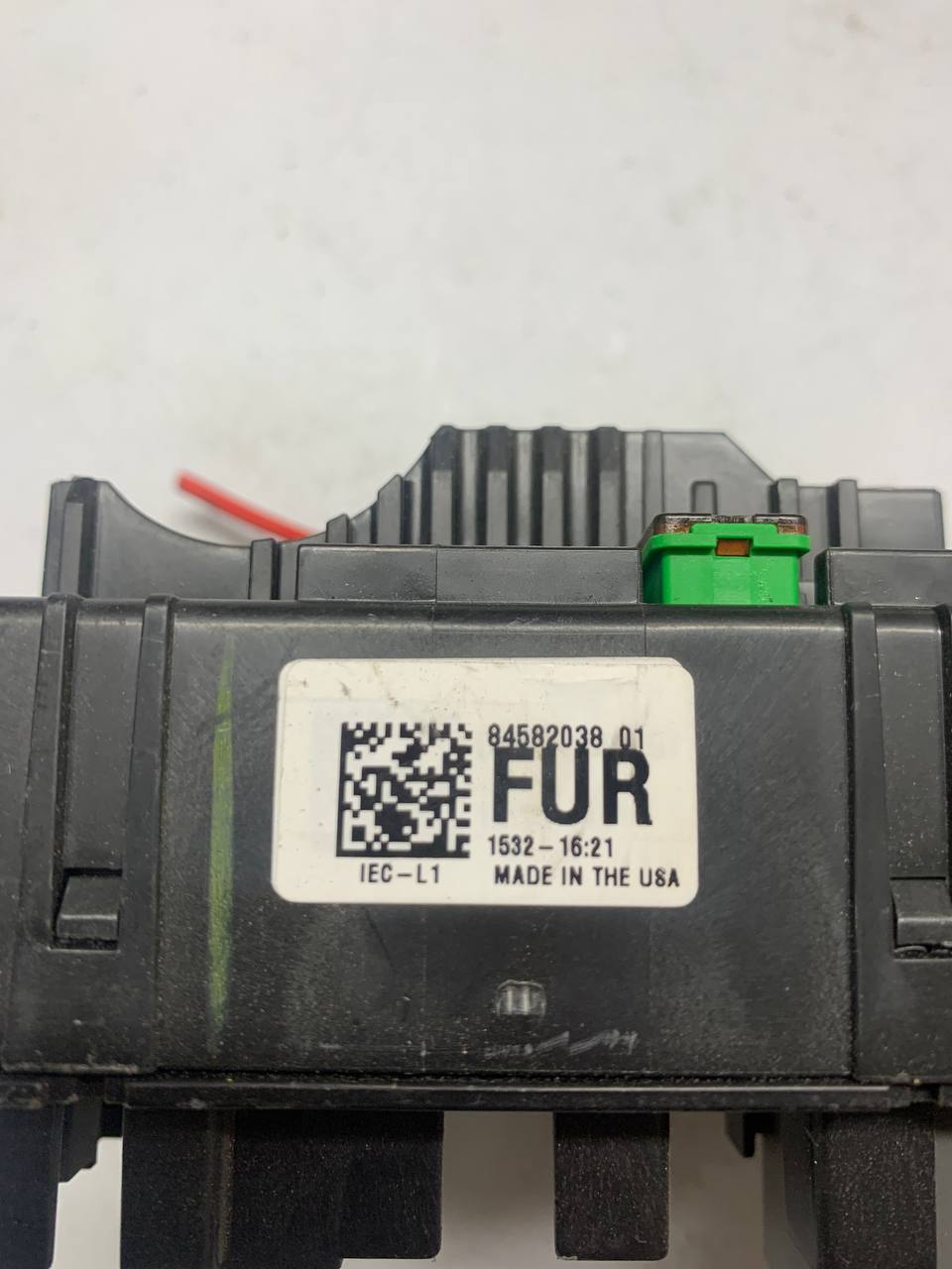 2016-2022 Chevrolet Malibu Fuse Box Power Distribution Module OEM