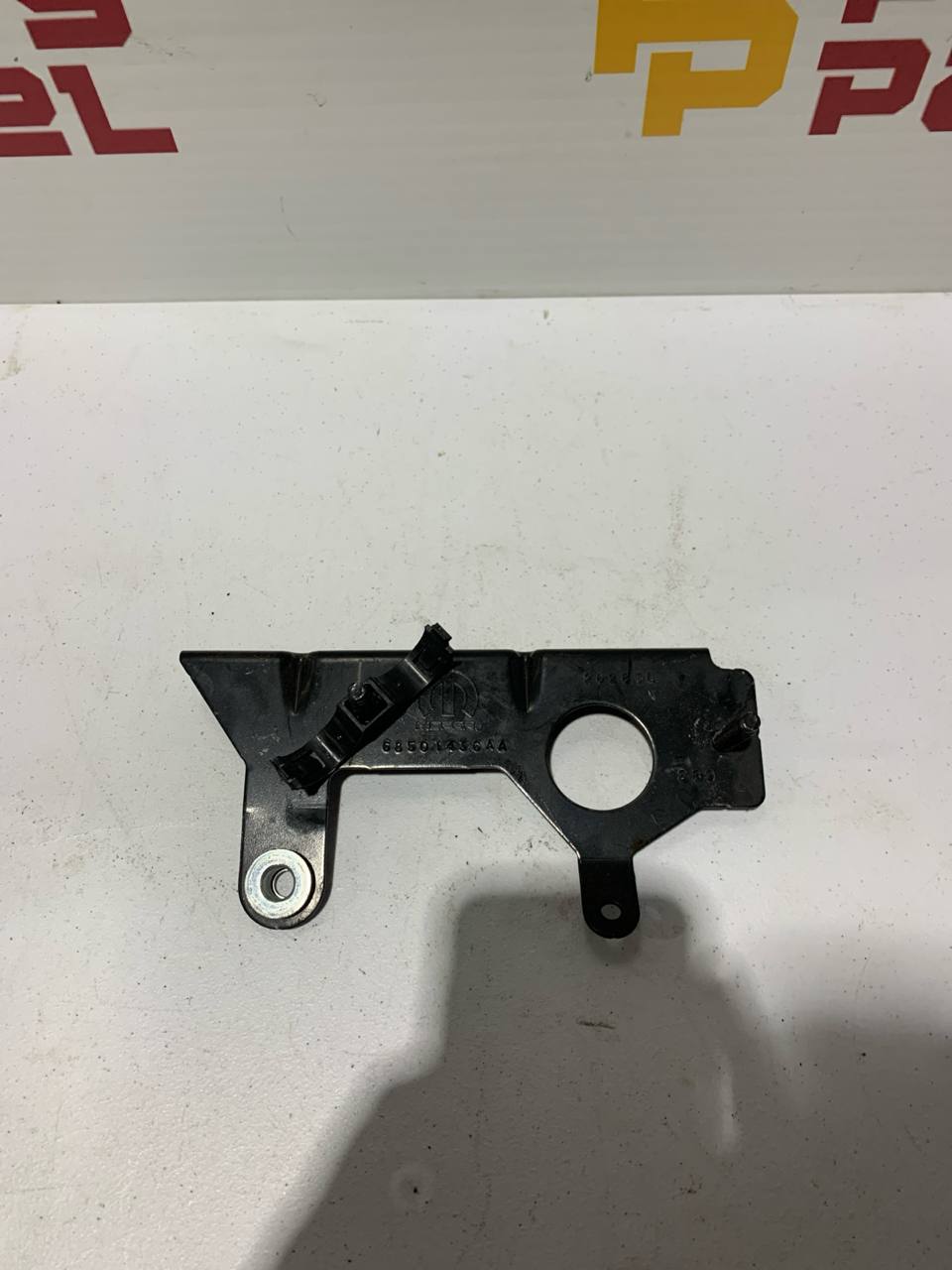 2021-2024 Jeep Grand Cherokee Front Bracket OEM
