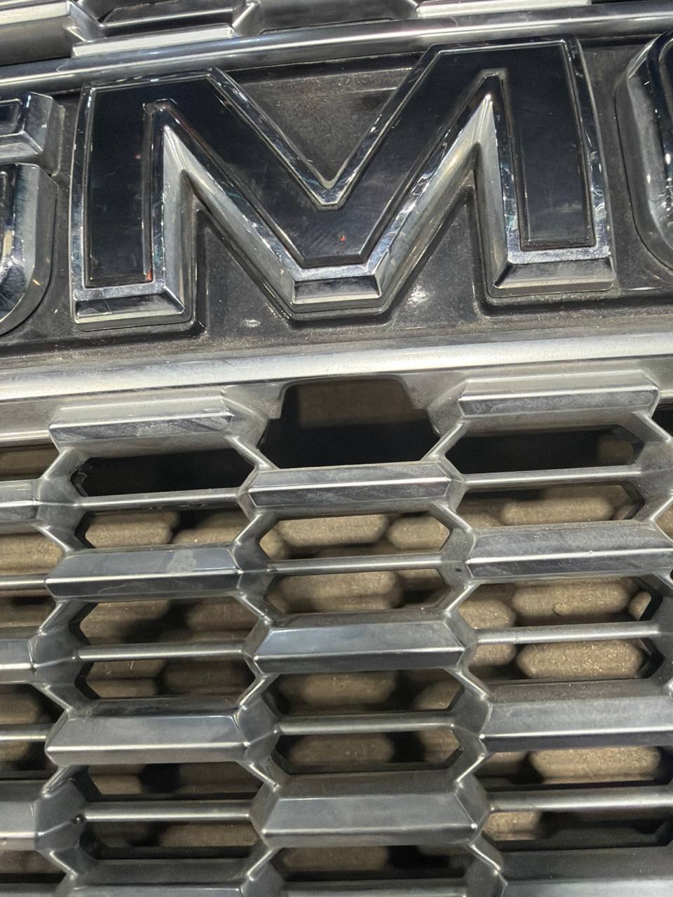 2016-2019 GMC Sierra Denali Front Grille Assembly OEM
