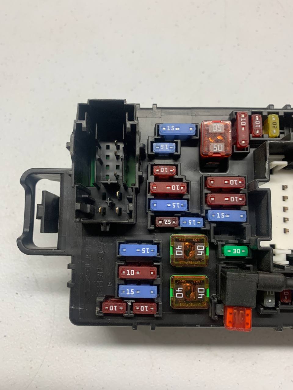 2016-2022 Chevrolet Malibu Fuse Box Power Distribution Module OEM