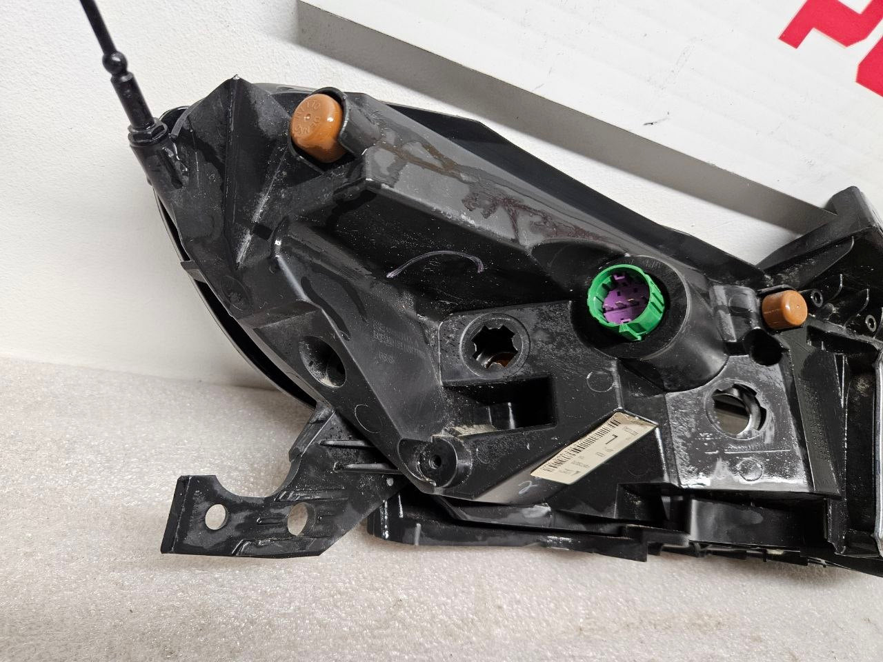 2014-2018 Jeep Cherokee (KL) Driver Side Headlight Assembly OEM