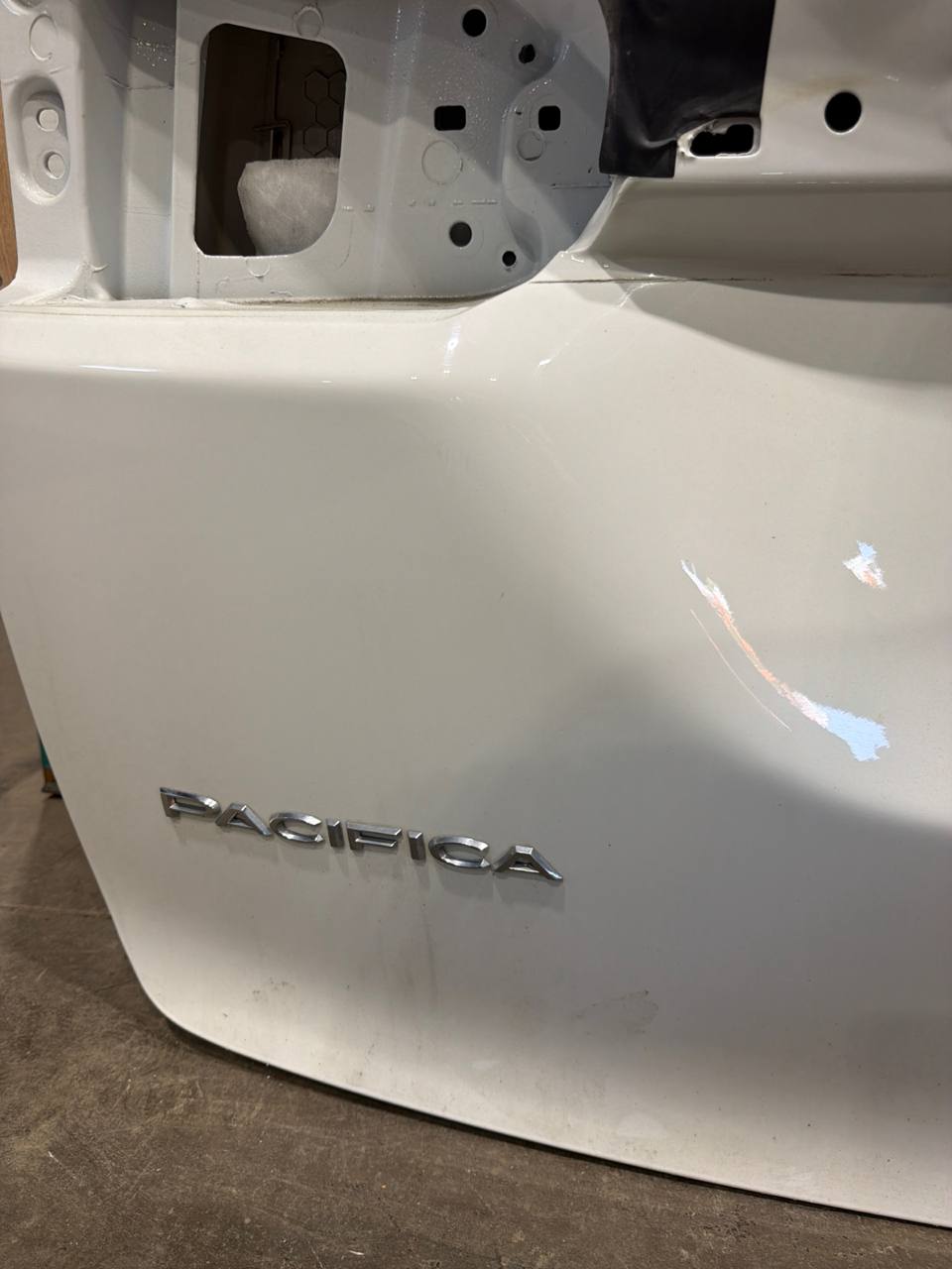 2017-2023 Chrysler Pacifica Rear Liftgate Trunk Lid OEM