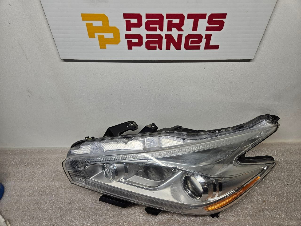2013-2015 Nissan Altima Driver Side LH Headlight Assembly OEM