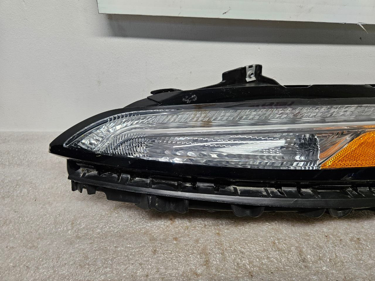 2014-2018 Jeep Cherokee (KL) Driver Side Headlight Assembly OEM