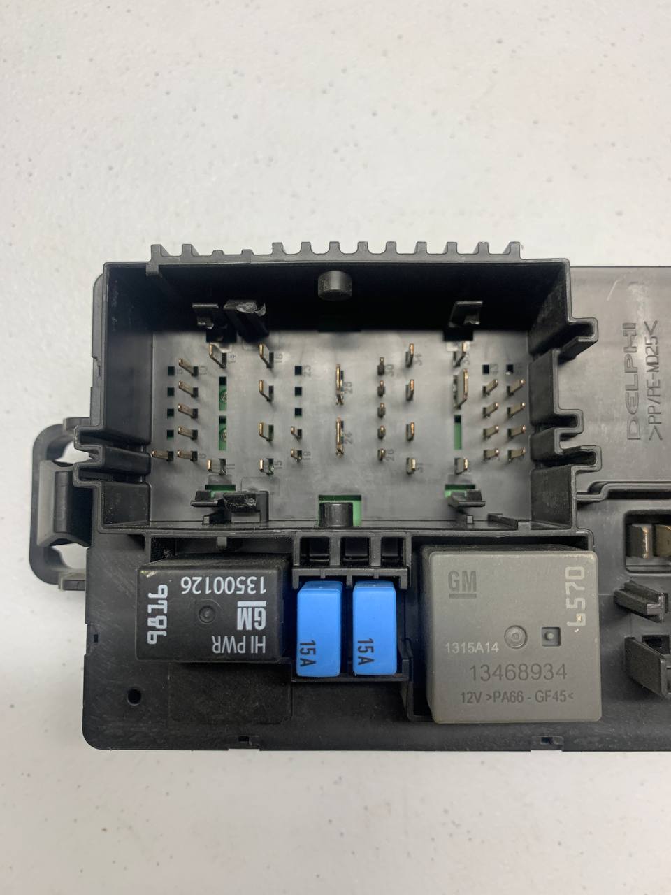 2016-2022 Chevrolet Malibu Fuse Box Power Distribution Module OEM
