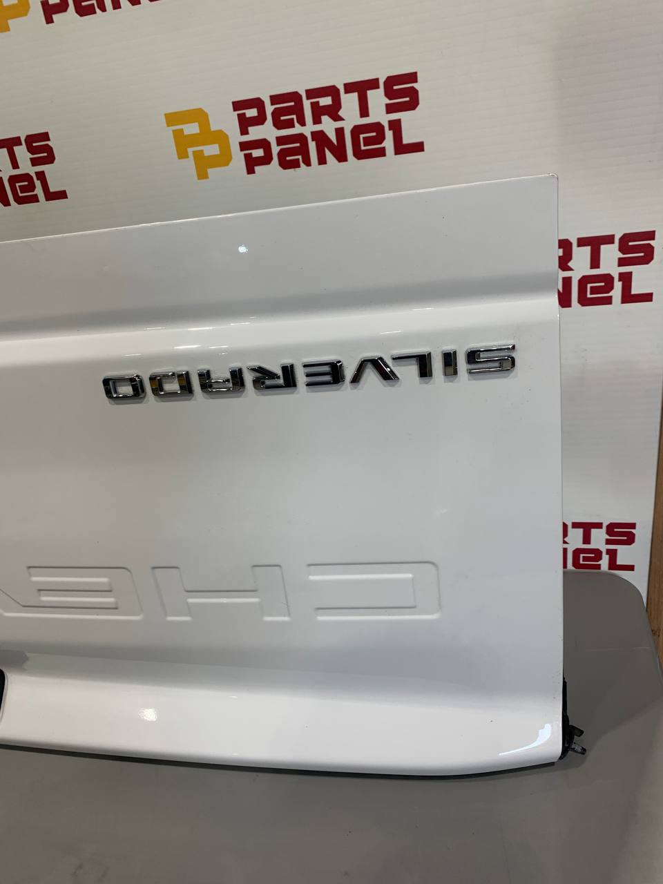 2019-2024 Chevrolet Silverado Tailgate OEM