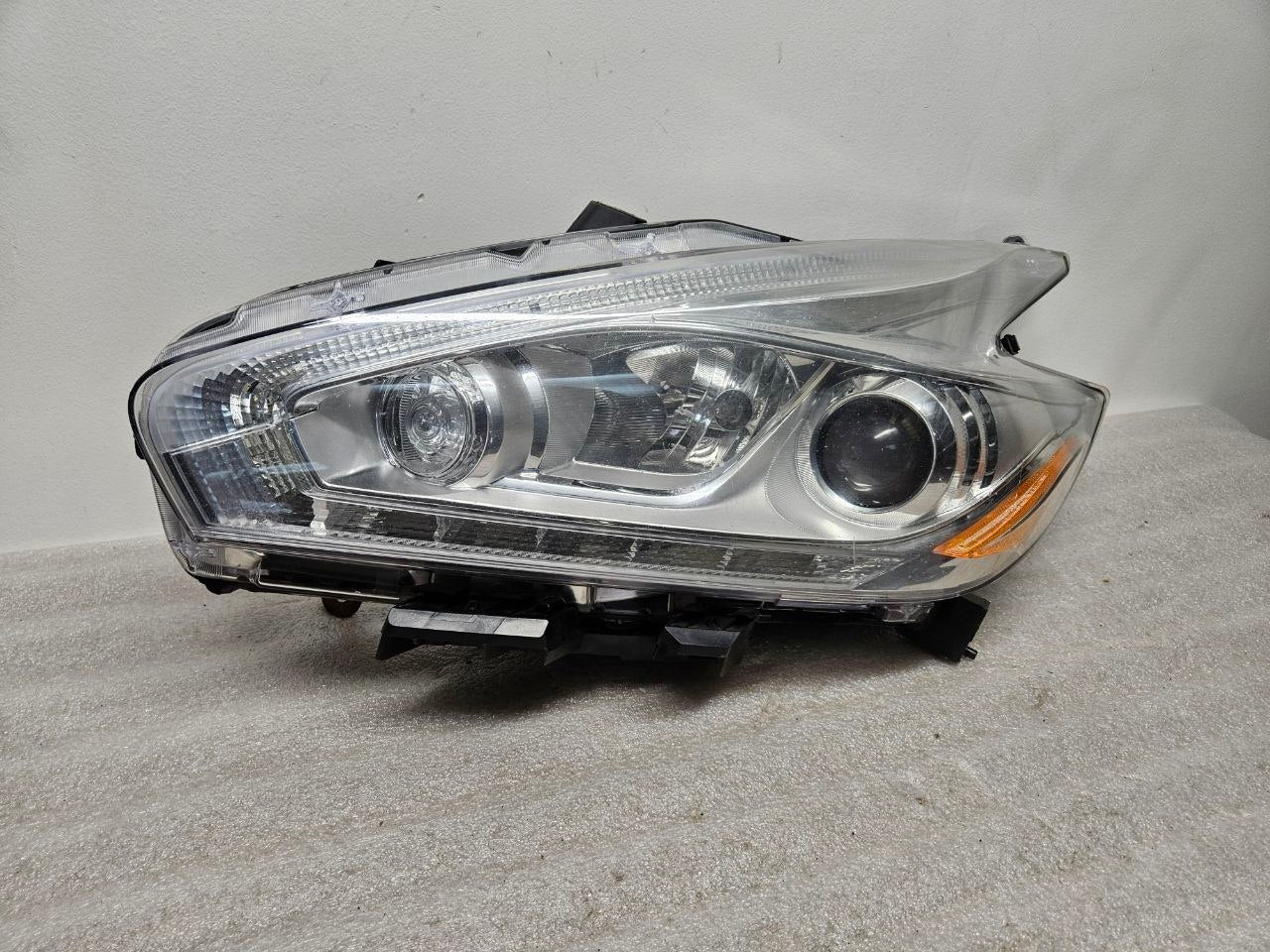 2013-2015 Nissan Altima Driver Side LH Headlight Assembly OEM