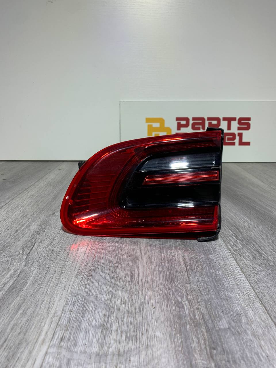 2014-2018 Porsche Macan Tail Light Assembly Passenger Side RH OEM