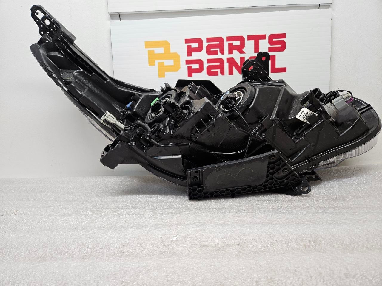 Nissan Headlight Assembly Passenger Side RH OEM