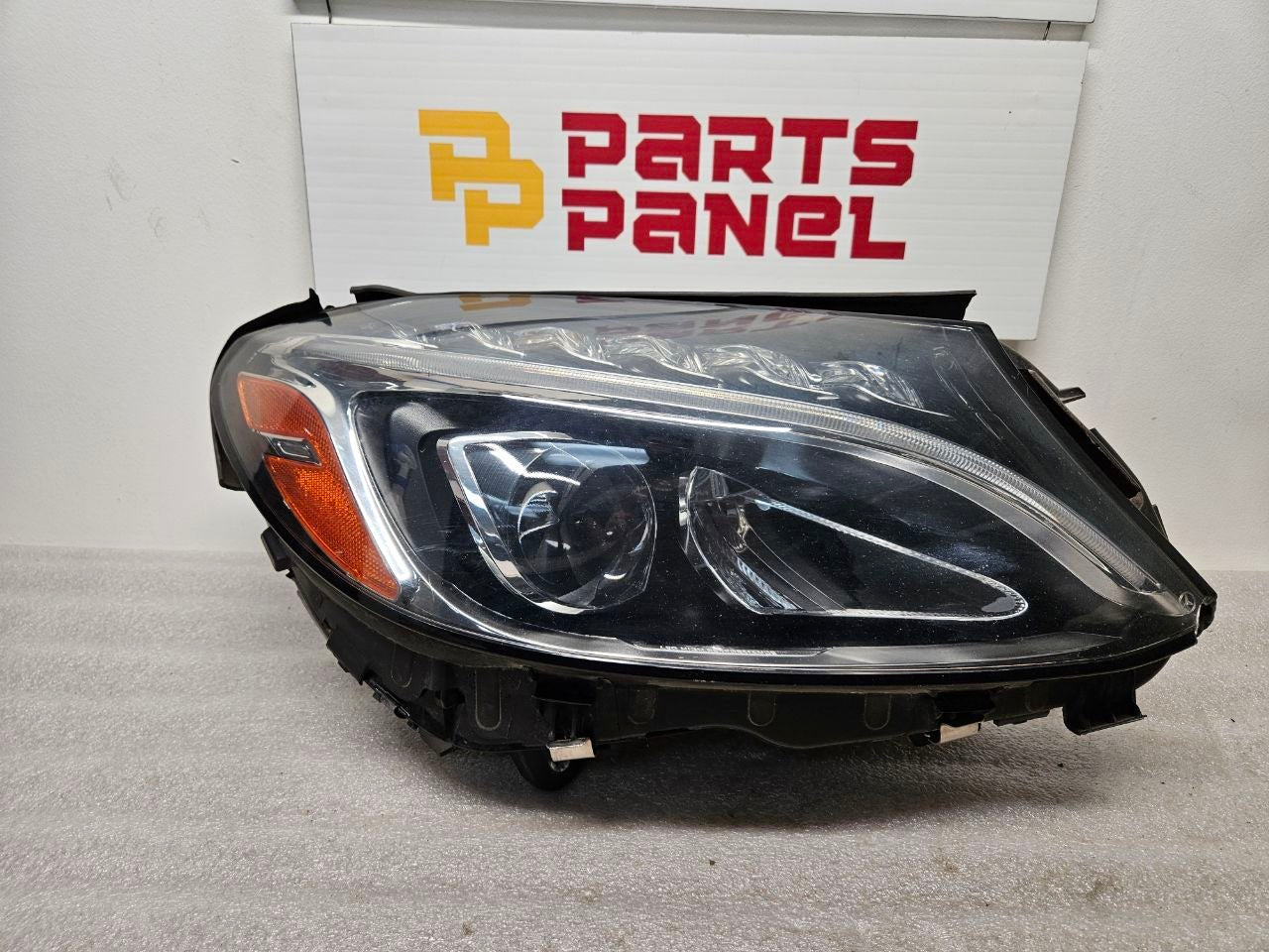 2015-2021 Mercedes-Benz C-Class Passenger Side Headlight Assembly OEM