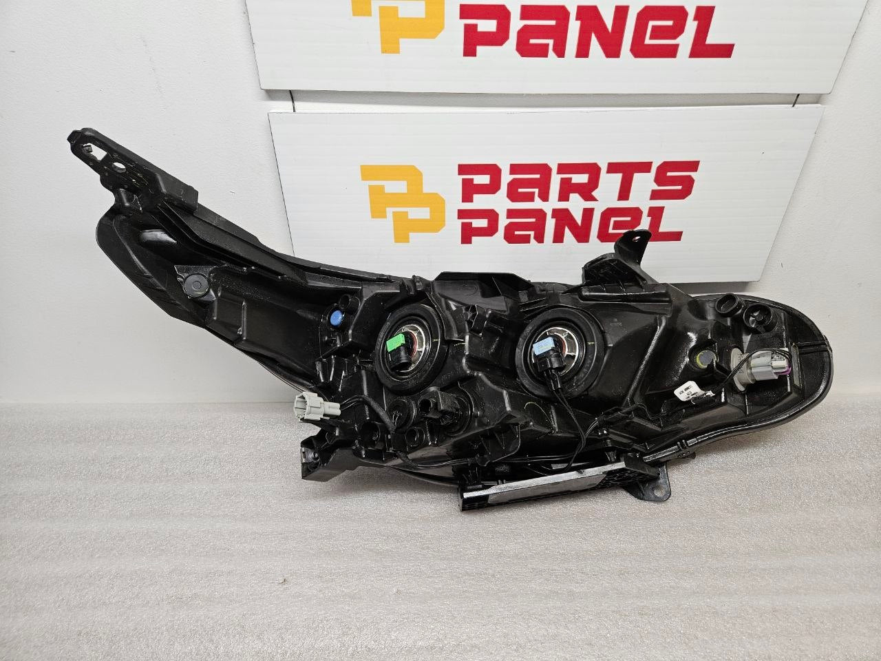 Nissan Headlight Assembly Passenger Side RH OEM