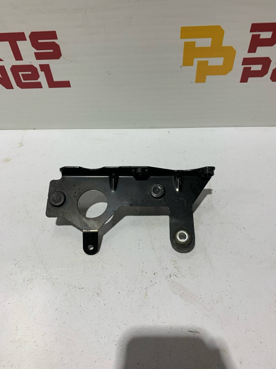 2021-2024 Jeep Grand Cherokee Front Bracket OEM
