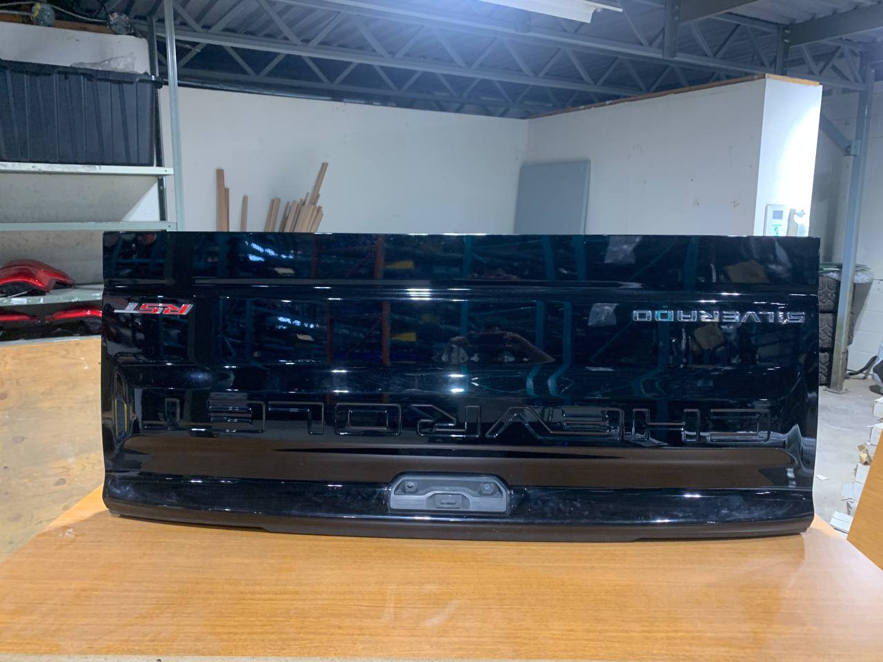 2019-2024 Chevrolet Silverado Tailgate OEM