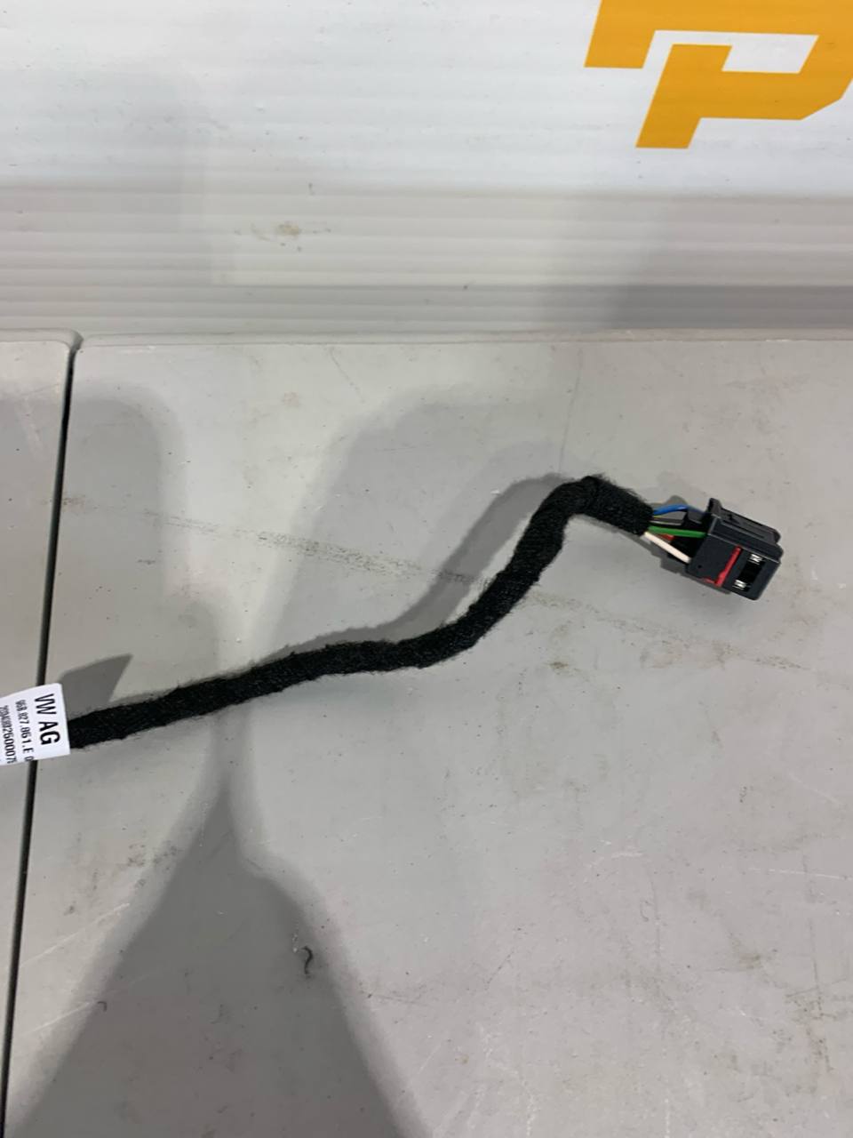 2014-2024 Porsche Macan Power Liftgate Strut Actuator Passenger Side RH OEM