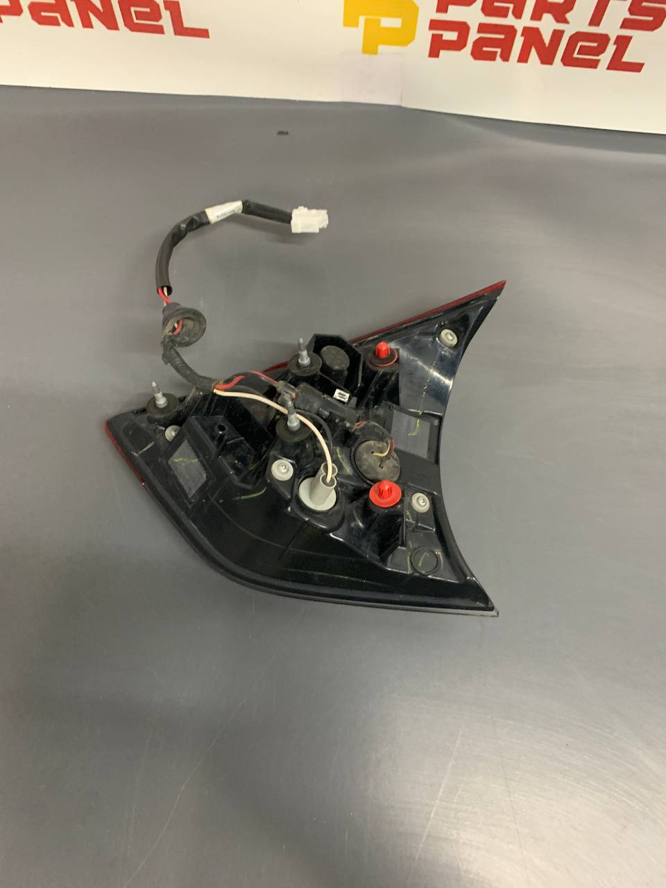 2017-2020 Nissan Rogue Passenger Side Rear Tail Light Assembly OEM