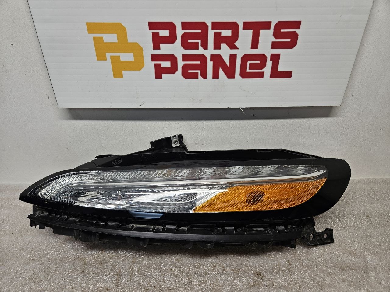 2014-2018 Jeep Cherokee (KL) Driver Side Headlight Assembly OEM
