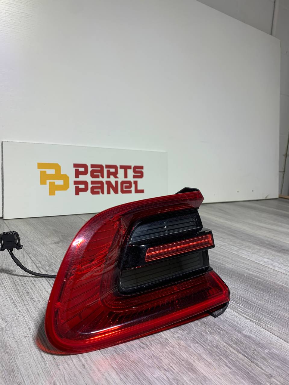 2014-2018 Porsche Macan Tail Light Assembly Passenger Side RH OEM