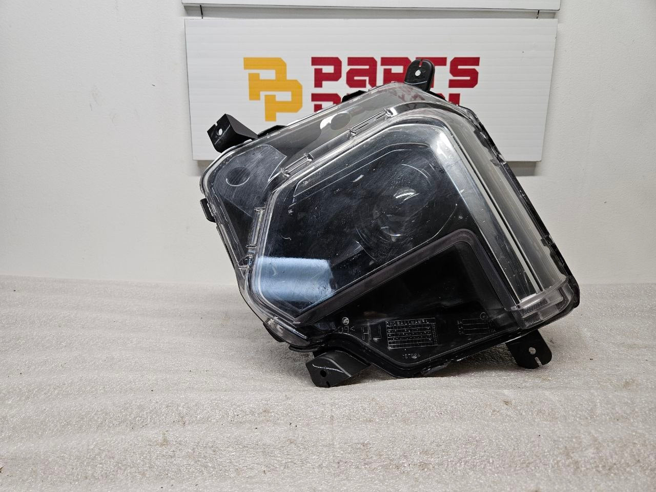 2019-2023 Cadillac XT4 Driver Side LH Headlight Assembly OEM