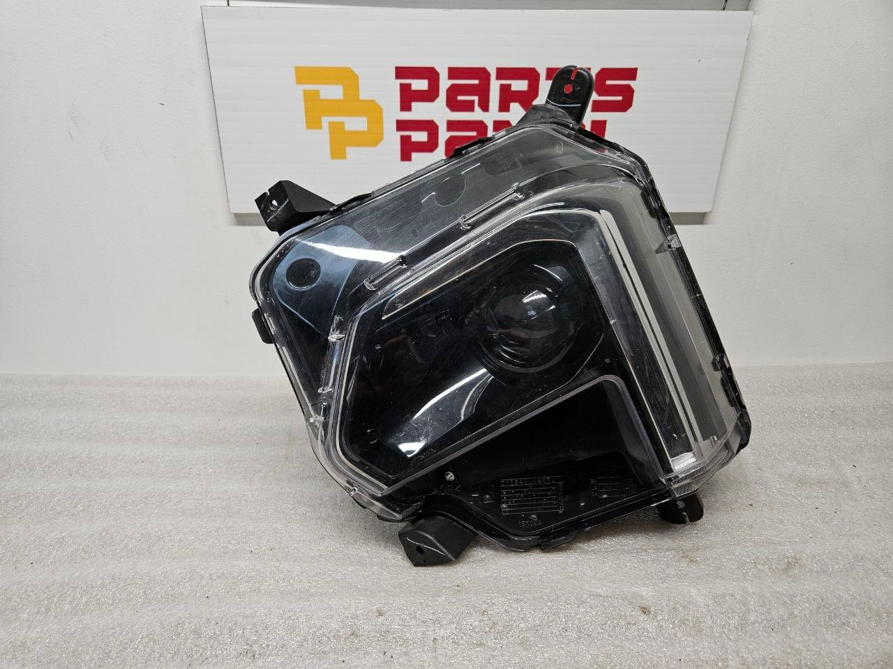 2019-2023 Cadillac XT4 Driver Side LH Headlight Assembly OEM