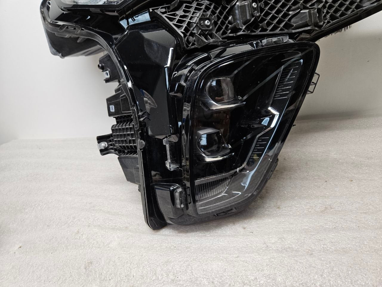 2019-2024 Chevrolet Blazer Headlight Assembly Passenger Side RH OEM