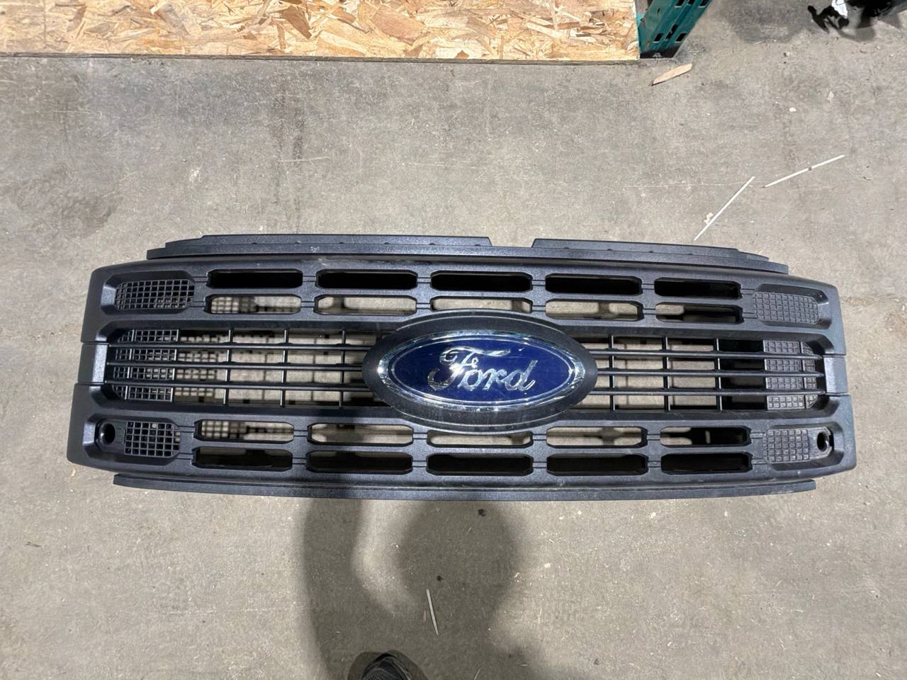 2023-2024 Ford F-Series Super Duty Front Grille OEM