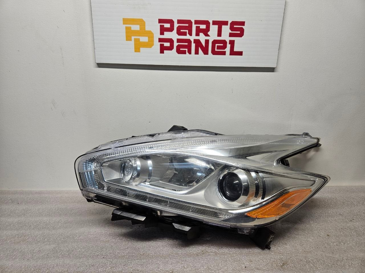 2013-2015 Nissan Altima Driver Side LH Headlight Assembly OEM