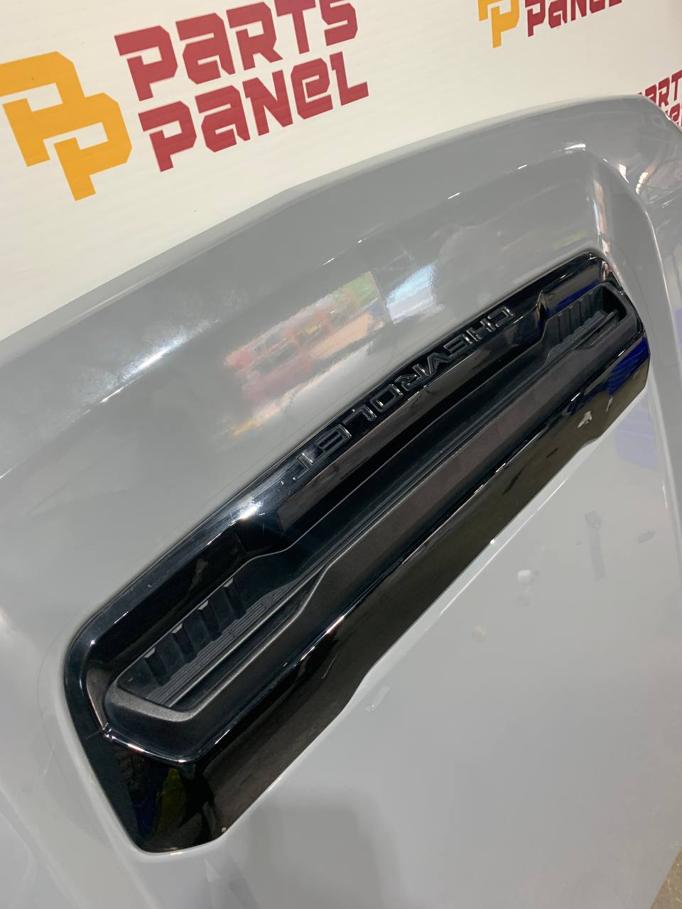 2020-2023 Chevrolet Silverado 2500HD Hood with Scoop and Vents OEM