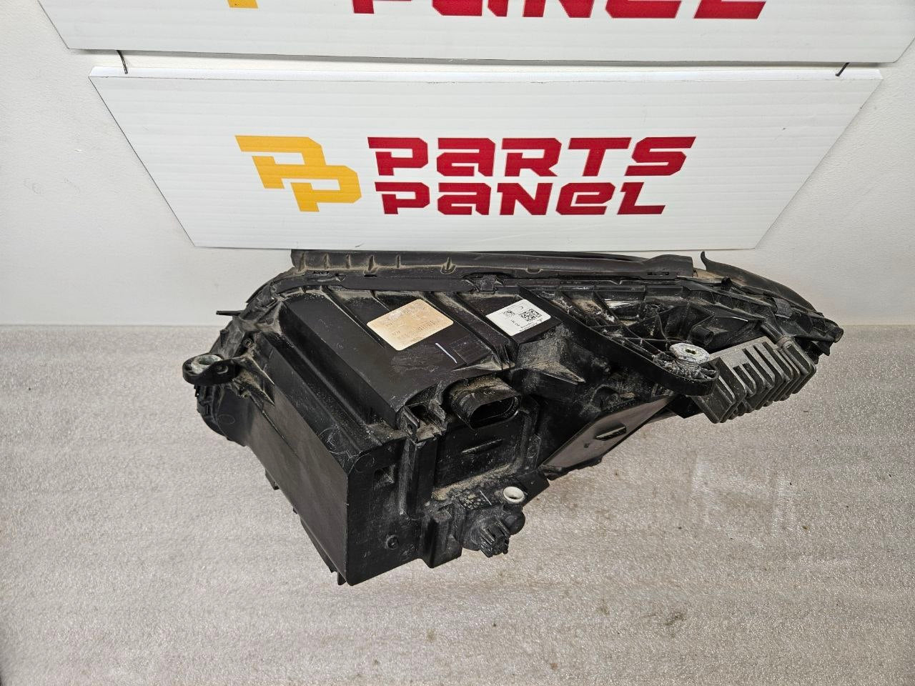 2015-2021 Mercedes-Benz C-Class Passenger Side Headlight Assembly OEM