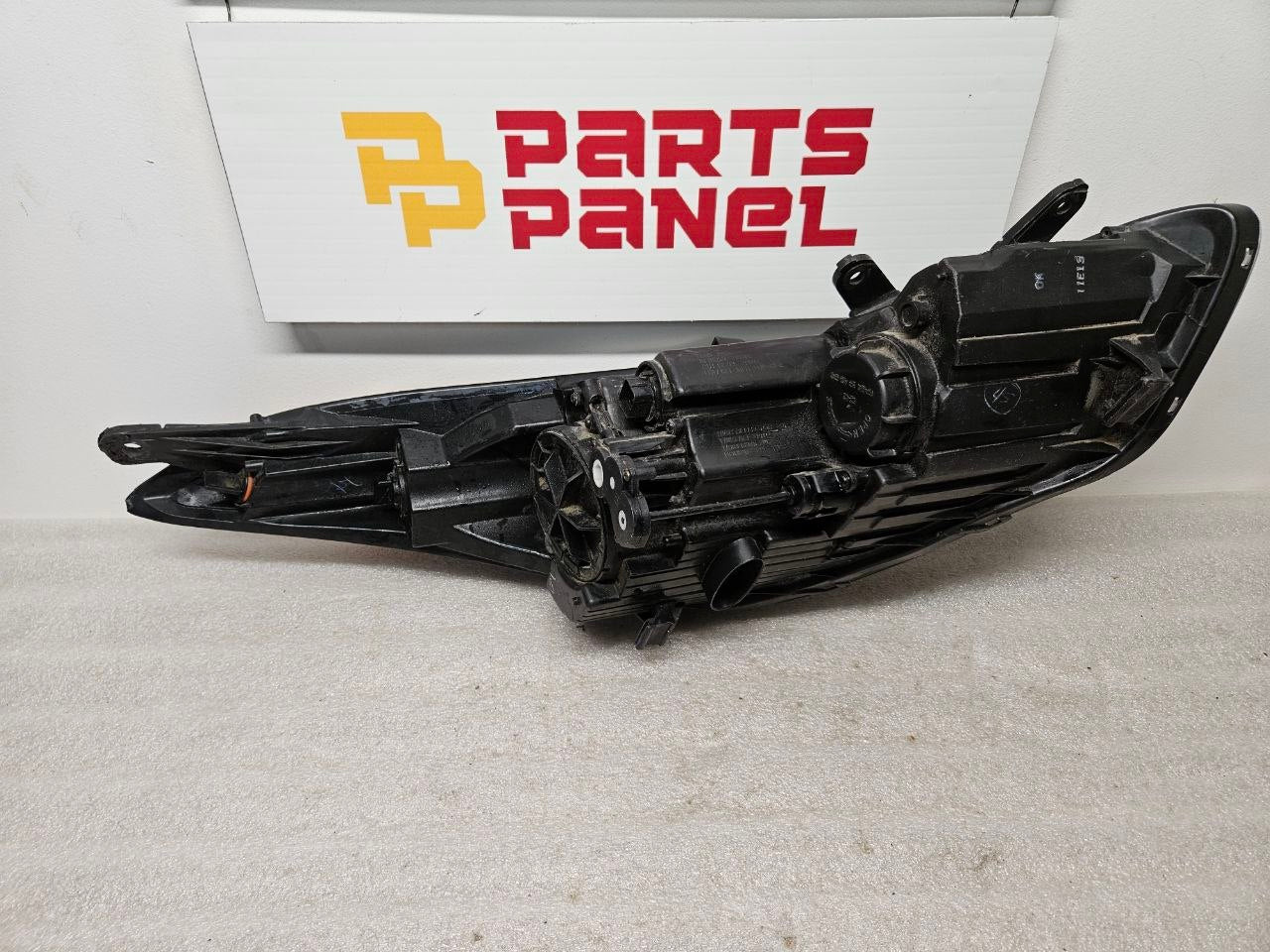2011-2013 Hyundai Elantra Headlight Assembly Driver Side OEM