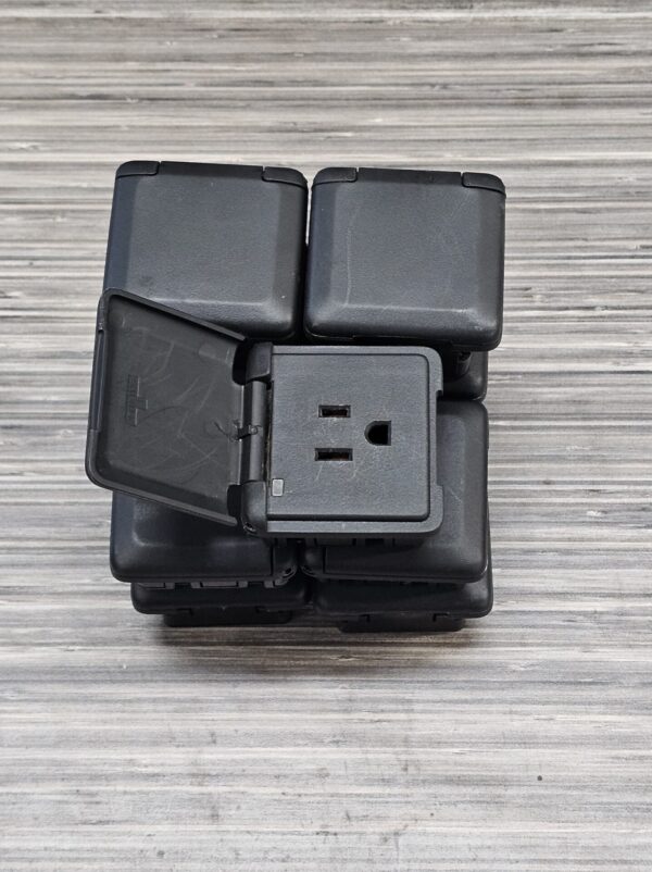 2019-2024 GMC Sierra Chevy Silverado Power Outlet 84581301