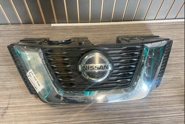 2017-2020 NISSAN ROUGE FRONT GRILLE 623109TGQA