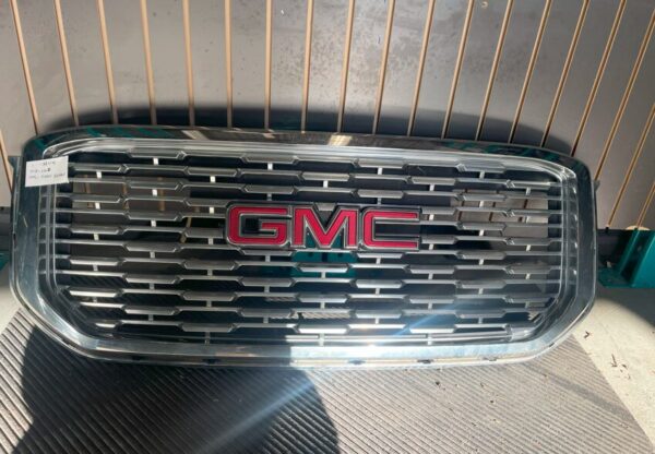 2018-2022 GMC YUKON DENALI FRONT GRILLE 84316391