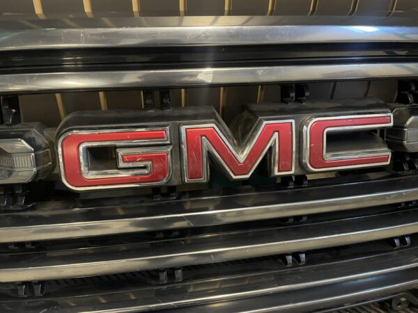 2019 – 2021 GMC SIERRA 1500 SLT AT4 FRONT GRILLE 84222999 (1)