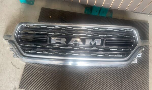 2019-2024 RAM 1500 LIMITED FRONT GRILLE