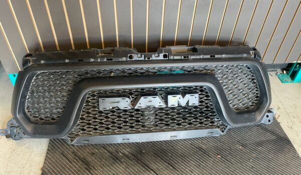 2021-2024 RAM 1500 FRONT GRILLE 68528948AA