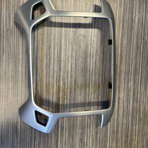 2014 - 2019 GMC SIERRA / CHEVY SILVERADO 1500/2500/3500 CENTER BEZEL 23136583