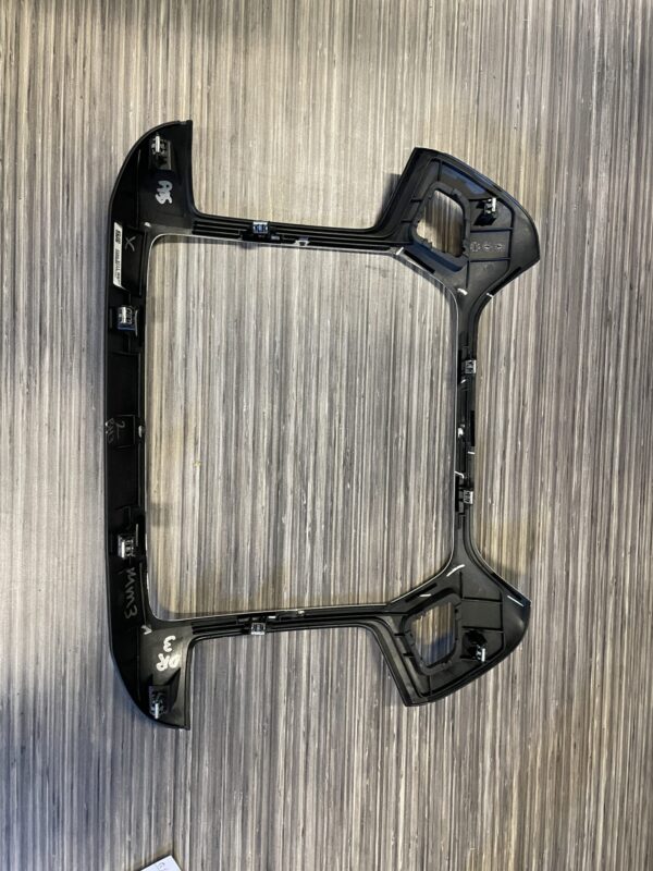 2014 – 2019 GMC SIERRA / CHEVY SILVERADO 1500/2500/3500 CENTER BEZEL 22825711