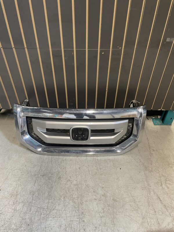 2009 - 2011 HONDA PILOT UPPER FRONT GRILLE 75101-SZAA-01ZA