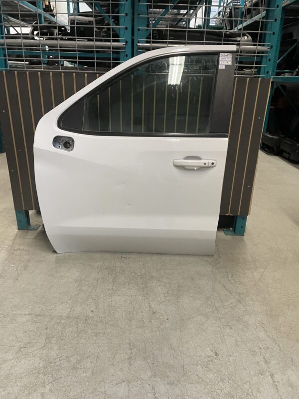 2019 - 2024 CHEVY SILVERADO 1500 LEFT SIDE FRONT DOOR