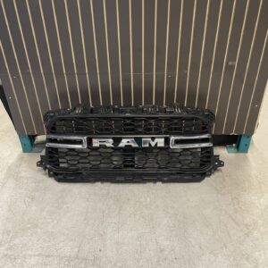 2019 - 2023 RAM 2500 HONEY COMB GRILLE 6RC76TRMAC