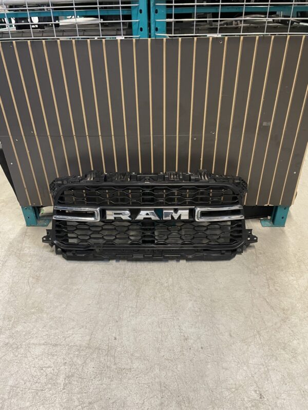 2019 - 2023 RAM 2500 HONEY COMB GRILLE 6RC76TRMAC